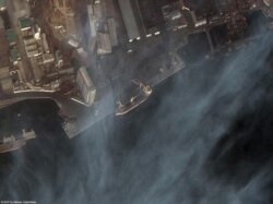 북한과 연계된 영국 회사 소유 선박 ‘럭키스타’호가 지난해 1월 남포항에서 석탄을 싣는 장면이 위성사진에 포착됐다. 사진 제공: RUSI.