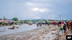 L'Afrique de l'Est est touchée depuis des semaines par des pluies torrentielles et des inondations liées au phénomène climatique El Niño.