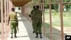 Des policiers kényans