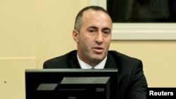 Bivši premijer i bivši komandant OVK Ramuš Haradinaj sluša izricanje presude.