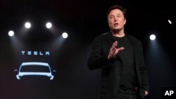 ایلن مسک، مالک شرکت‌های تسلا و اسپیس‌ایکس و شبکهٔ اجتماعی ایکس