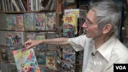 Dennis Webb, pemilik toko “Exotic Planterium and Card and Comic Collectorama” di Alexandria, Virginia, USA.