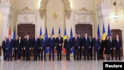 რუმინეთის პრეზიდენტი კლაუს იოჰანისი და მთავრობის წევრები საპრეზიდენტო სასახლეში. ბუქარესტი, რუმინეთი. 23 დეკემბერი, 2024წ.