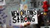 Sejumlah poster berisi seruan pembangkit semangat tampak di memorial sementara yang dibuat untuk mengenang korban serangan Tahun Baru di Bourbon street, New Orleans, Louisiana, pada 6 Januari 2025. (Foto: Reuters/Octavio Jones)