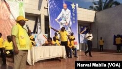 La police a tiré du gaz lacrymogène et procédé à des arrestations pour disperser un rassemblement de l’opposition samedi après-midi à Lubumbashi, RDC, le 29 octobre 2016. (VOA/Narval Mabila)