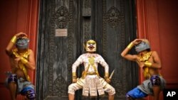 កម្ពុជា​បាន​បើក​សម្ពោធ​ពិព័រណ៍​ស្តីពី​រមណីយ​ដ្ឋាន​និង​បេតិក​ភណ្ឌ​​នៃ​ប្រទេស​ឥណ្ឌូចិន​នៅ​ល្ងាច​ថ្ងៃ​អង្គារ​នេះ​នៅ​សារមន្ទីរ​ជាតិ ​ក្រុងភ្នំពេញ។​