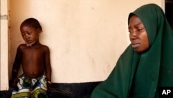 Amina Usman et sa fille, victime des violences post-électorales à Kaduna