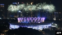 Pesta kembang api di stadion Gelora Bung Karno pada upacara pembukaan Asian Games di Jakarta, 18 Agustus 2018 lalu.