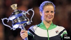 Kim Clijsters menjuarai Grand Slam Australia Terbuka bulan lalu. Ia berpeluang menempati posisi satu dunia pekan ini.