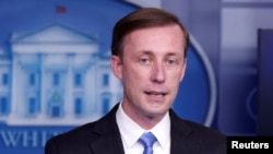 ទីប្រឹក្សា​សន្ដិសុខ​ជាតិ​ប្រចាំសេតវិមាន​ លោក Jake Sullivan ថ្លែង​សុន្ទរកថា ក្នុង​អំឡុងពេល​នៃ​សន្និសីទ​សារព័ត៌មាន​មួយ​នៅ​សេតវិមាន រដ្ឋធានី​វ៉ាស៊ីនតោន ថ្ងៃទី៤ ខែកុម្ភៈ ឆ្នាំ២០២១។ 