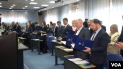 Polaganjem zakletve 35 poslanika, izabranih na nedavnim općim izborima, u Tuzli konstituisana Skupština Tuzlanskog kantona