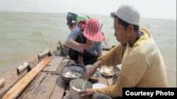 រឿង​«ក្បង់​ទឹក​ទន្លេ»​បាន​ចំណាយ​ពេល​ថត​អស់​រយៈ​ពេល​បួន​ឆ្នាំ​។ ​