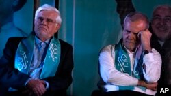 Məhəmmədrza Arif (solda) və Məsud Pezeşkian (sağda) seçki kampaniyası zamanı
