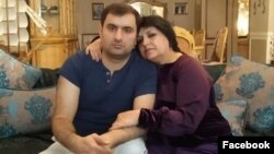 Rüfət Səfərov anası ilə 