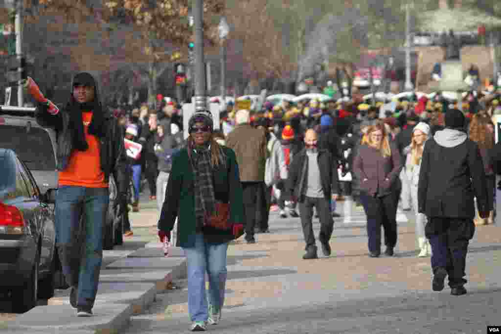 Milhares marcharam pelas ruas da capital americana em protesto contra a brutalidade policial. Dez. 13, 2014