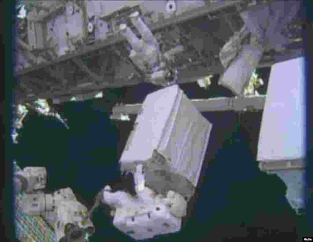 Astronaut Mike Hopkins and Astronaut Rick Mastracchio replace a faulty pump on the International Space Station during a spacewalk, Dec. 24, 2013.