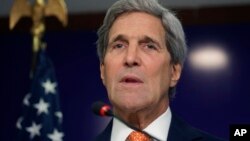 美国国务卿克里在印度甘迪纳加尔举行记者会。（2015年1月12日）