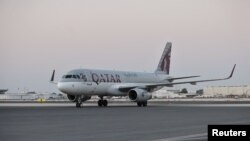 هواپیمای قطری حامل شهروندان آمریکایی آزادشده از ایران در قطر به زمین نشست 