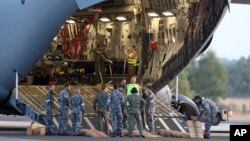 An orangutan watches a popsicle after zoo-keepers gave animals iced food to keep them cool as temperatures soar at Rome&#39;s zoo, Italy.<br />
&nbsp;