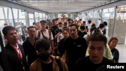 นักท่องเที่ยวจีนเดินทางถึงไทยภายใต้โครงการยกเว้นวีซ่าของรัฐบาลนายกฯ เศรษฐา ทวีสิน