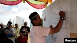 An election official counts votes during an election for Jakarta's governor in Jakarta, Indonesia, Feb. 15, 2017.