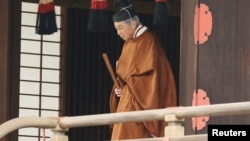 Japan's Emperor Akihito takes part in a ritual called Taiirei-Tojitsu-Kashikodokoro-Omae-no-gi, a ceremony for the Emperor to report the conduct of the abdication ceremony, at the Imperial Palace in Tokyo, Japan April 30, 2019. 