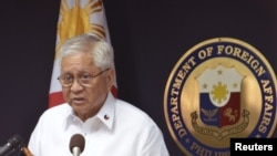 Philippine Foreign Affairs Secretary Albert Del Rosario speaks during a media briefing at the foreign affairs headquarters in Manila, January 22, 2013. 