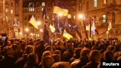 People sing the national anthem as they attend a rally held by supporters of EU integration near the presidential administration building in Kyiv December 3, 2013.
