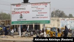 Panneau de campagne contre la corruption à Kano, dans le nord du Nigeria, le 19 janvier 2016.