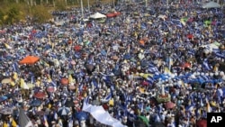 Thousands participate in a march for "Peace and Justice" called by the Catholic Church, in Managua, Nicaragua, April 28, 2018. The march was the second massive demonstration in less than a week following a wave of deadly protests against the government of President Daniel Ortega.