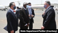 Mike Pompeo arrive à Khartoum, Soudan, le 25 août 2020. 