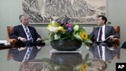 지난해 6월 스티븐 비건 미국 국무부 대북정책 특별대표와 이도훈 외교부 평화교섭본부장이 서울 외교부 청사에서 만나 회담하고 있다.