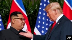 Arhiv - Susret sjevernokorejskog lidera Kim Jong Una i američkog predsjednika Donalda Trumpa u Singapuru, 12. jun. 2018. godina (Foto: AP Photo/Evan Vucci)