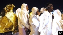 پوستر فلم &quot;پنک&quot; که ستاره مشهور سینمای هند، امیتاب بچن، در آن نقش بازی کرده است. این فلم به خاطر پیام که در مورد احترام به حقوق زنان دارد، مورد توجه رسانه های جهانی قرار گرفته است.