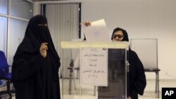 په سعودي کې وړاندې ښځو ته په هېڅ ډول انتخاباتو کې د کاندېدېدو حق نه ورکول کېده.