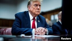 PICHA YA MAKTABA: Rais wa zamani wa Marekani Donald Trump akiwa ndani ya mahakama wakati wa kusikilizwa kwa kesi yake mjini New York