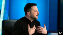 Presiden Ukraina Volodymyr Zelenskyy berbicara dalam wawancara di program Liputan Khusus Fox News di Washington, pada 28 Februari 2025. (Foto: AP/Jose Luis Magana)