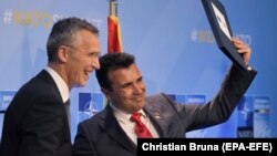 Generalni sekretar NATO Jens Stoltenberg i makedonski premijer Zoran Zaev, Brisel, 12. juli 2018.