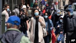 26일 미국 뉴욕시의 행인들. 미국 인구는 지난 10년간 7.4% 증가한 3억3천만 명인 것으로 집계됐다.