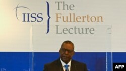 Menteri Pertahanan AS Lloyd Austin menyampaikan sambutan di IISS (International Institute for Strategic Studie), Singapura, 27 Juli 2021. 