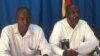 Jules Daniel Yo-Hounkilam et Mahamat Abakar Issa, respectivement rédacteur en chef et directeur de publication du journal bilingue Alchahed Tchad, le 5 septembre 2018. (VOA/André Kodmadjingar)