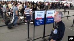 گفته میشود که صدور ویزۀ امریکا به شهروندان سوریه، عراق، ایران، لیبیا، سومالیا، سودان، و یمن ممنوع خواهد شد