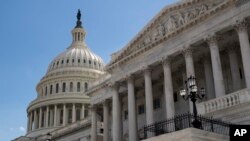 Konflik diperkirakan meningkat di Washington pekan ini terkait pengungkapan laporan jaksa penyidik khusus Robert Mueller mengenai Rusia dan akses para legislator ke laporan pajak federal Presiden Donald Trump. (Foto: dok).