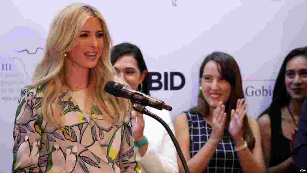 白宫高级顾问伊万卡&middot;特朗普2018年4月13日在秘鲁利马举行的美洲商业峰会新闻发布会上发表讲话。