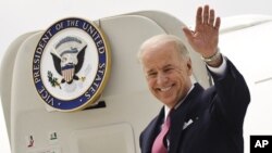 Pro-Russian fighters guard their military unit in the city of Donetsk, eastern Ukraine, June 27, 2014. 