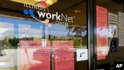 지난 11일 일리노이주 알링턴하이츠에 있는 고용보장국 워크넷 센터(Department of Employment Security WorkNet Center) 입구에 휴업 안내문이 붙어있다.