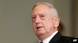 Menteri Pertahanan AS Jim Mattis berbicara di Pentagon, 15 Agustus 2017. 