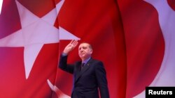 Turski predsednik Erdogan na mitingu u Istanbulu