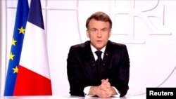 ফ্রান্সের এমানুয়েল ম্যাক্রোঁ বুধবার টেলিভিশনে জাতীর উদ্দেশে দেয়া এক ভাষণে পারমাণবিক প্রতিরোধকের প্রসঙ্গ উপস্থাপন করেন। ফটোঃ ৫ মার্চ, ২০২৫।