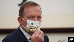 Mantan PM Australia Tony Abbott di Taipei, 7 Oktober 2021. (Pool Photo via AP)